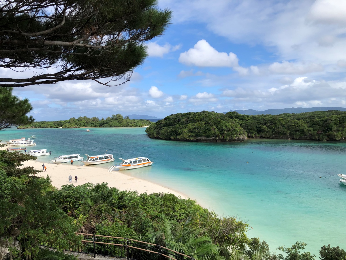 石垣市の八重山の食材を使った地元料理人の店とーいのある石垣島の観光地川平湾